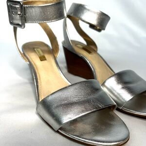 Louise et Cie Silver Metallic Leather Wedge Sandals Ankle Strap Heels Size 8.5